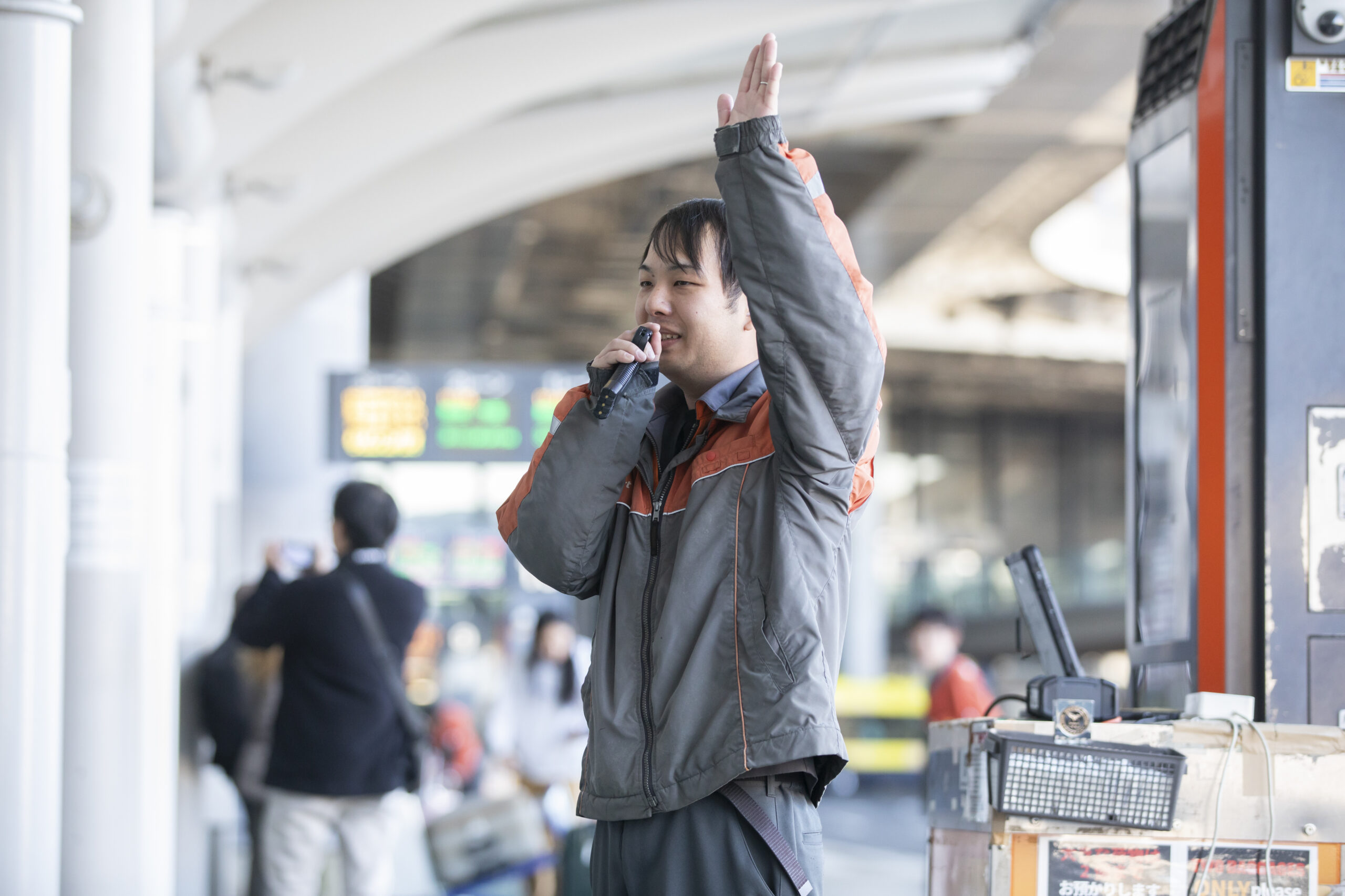 【新宿駅西口】送迎バスのご案内スタッフ／WE185