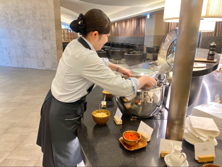 【キャセイパシフィック航空】ラウンジのフロアサービススタッフ/WE24